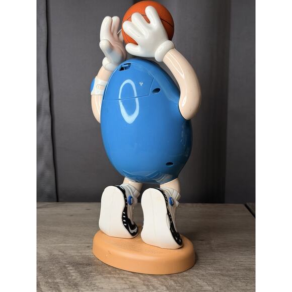 Vintage unused M&M blue basketball player candy dispenser - Picture 3 of 7